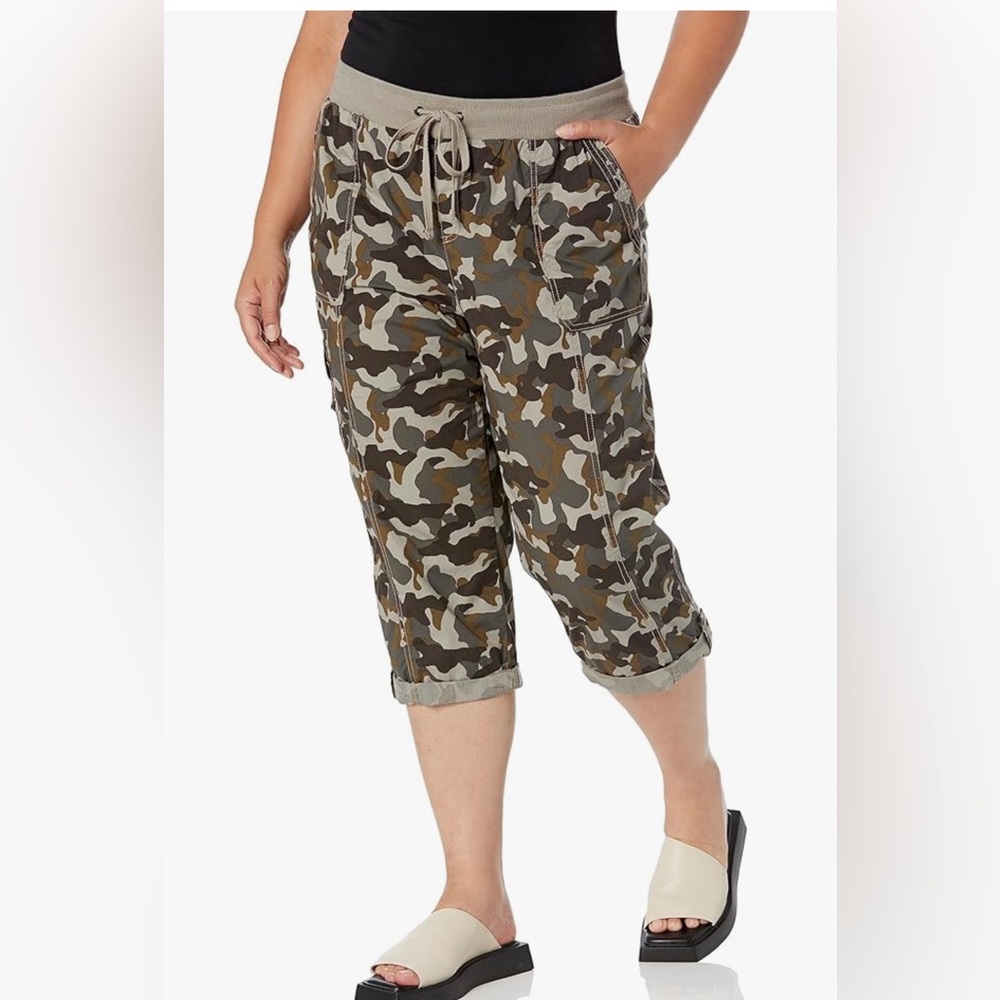 Avenue Camouflage Capris